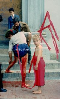 nocera-terinese-cz-1973-la-processione-della-madonna-addolorata-il-rito-dei-vattienti_30337577194_o.jpg