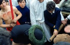 nocera-terinese-cz-1973-la-processione-della-madonna-addolorata-il-rito-dei-vattienti_30351307983_o.jpg