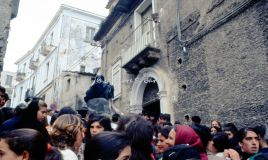 nocera-terinese-cz-1973-la-processione-della-madonna-addolorata-il-rito-dei-vattienti_30791097750_o.jpg