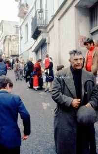 nocera-terinese-cz-1973-la-processione-della-madonna-addolorata-il-rito-dei-vattienti_31014982182_o.jpg