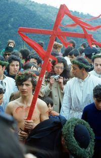 nocera-terinese-cz-1973-la-processione-della-madonna-addolorata-il-rito-dei-vattienti_31014986232_o.jpg