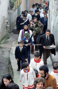 nocera-terinese-cz-1973-la-processione-della-madonna-addolorata-il-rito-dei-vattienti_31044482511_o.jpg