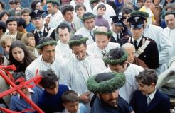 nocera-terinese-cz-1973-la-processione-della-madonna-addolorata-il-rito-dei-vattienti_31044487711_o.jpg