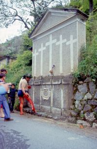 nocera-terinese-cz-1973-la-processione-della-madonna-addolorata-il-rito-dei-vattienti_31048308796_o.jpg