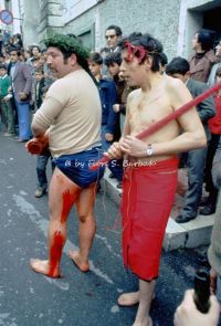 nocera-terinese-cz-1973-la-processione-della-madonna-addolorata-il-rito-dei-vattienti_31048320626_o.jpg