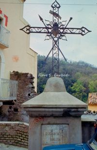 nocera-terinese-cz-1973-la-processione-della-madonna-addolorata-il-rito-dei-vattienti_31084063245_o.jpg
