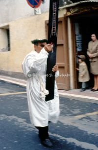 nocera-terinese-cz-1973-la-processione-della-madonna-addolorata-il-rito-dei-vattienti_31122824346_o.jpg