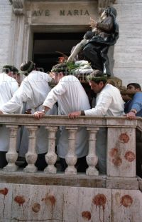 Nocera-Terinese-1985-lAddolorata-torna-in-chiesa-2-659x1024.jpg