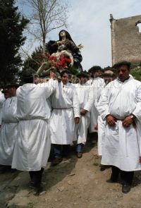 Nocera-Terinese-1985-processione-dellAddolorata-16-695x1024.jpg