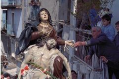 Nocera-Terinese-1986-processione-dellAddolorata-11-960x637.jpg