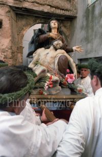 Nocera-Terinese-1986-processione-dellAddolorata-3-668x1024.jpg