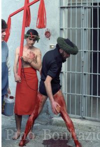 Nocera-Terinese-1986-vattiente-davanti-al-carcere-701x1024.jpg